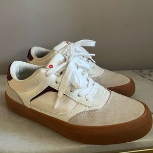 Airwalk Skate Shoe - size 40 - men’s 7.5, women’s 9/9.5 LIKE NEW